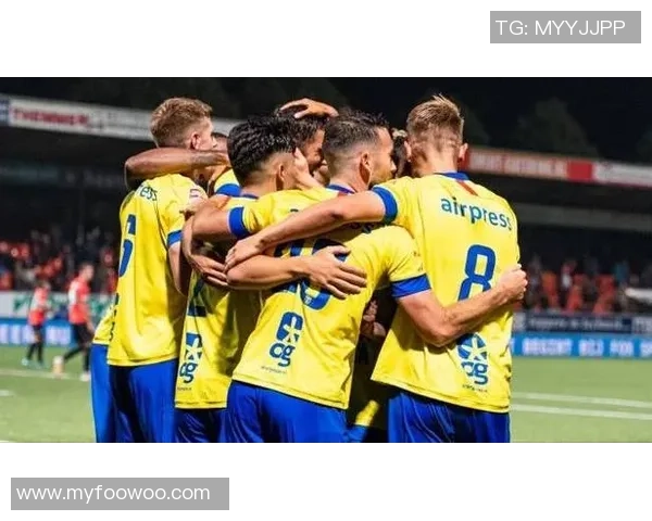 埃因霍温对阵坎布尔精彩对决展现球队实力与战术博弈 埃因霍温对阵坎布尔精彩对决展现球队实力与战术博弈